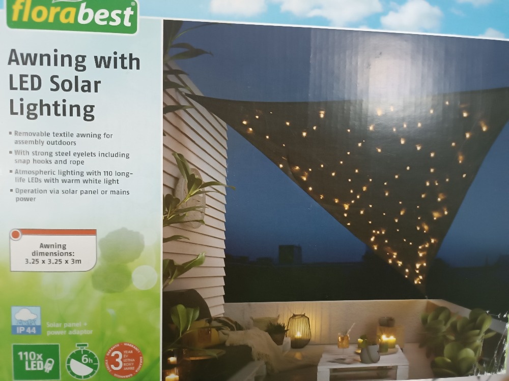 Nová stínící solární plachta s 110 LED 3,25x3,25x3m Florabes