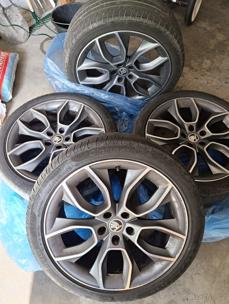 Originál alu elektrony Škoda na pneu 245/40, R19, 94W.