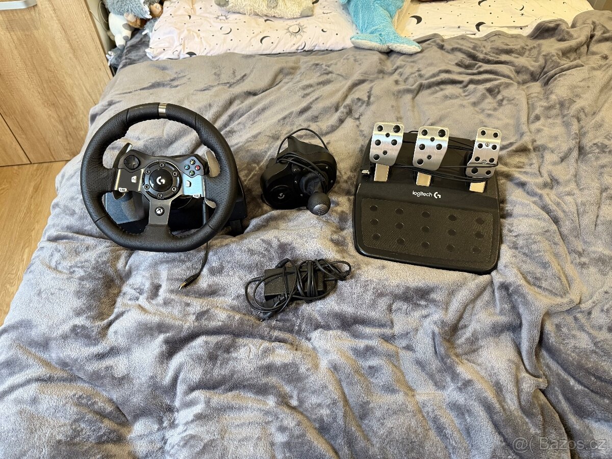 Prodám nový volant Logitech g920 + pedály a řadící páka