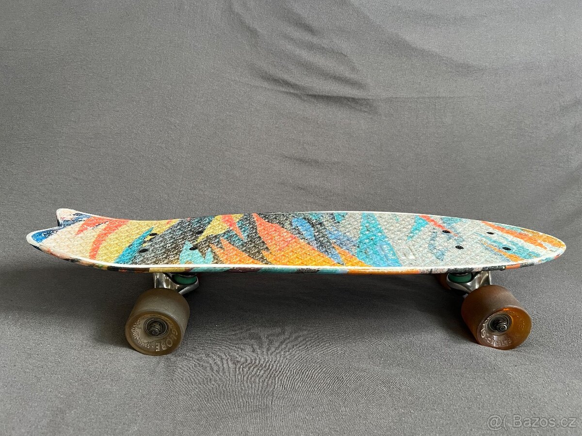 Globe cruiser skateboard – barevný