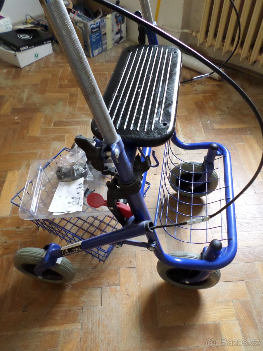 Seniorské chodítko rollátor