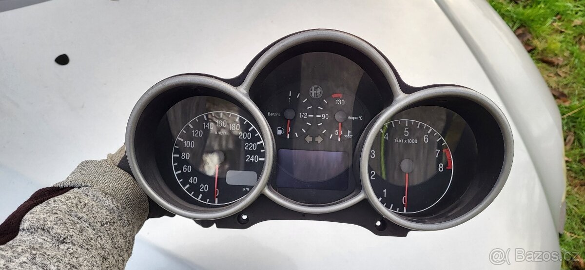 Alfa romeo 147 budíky