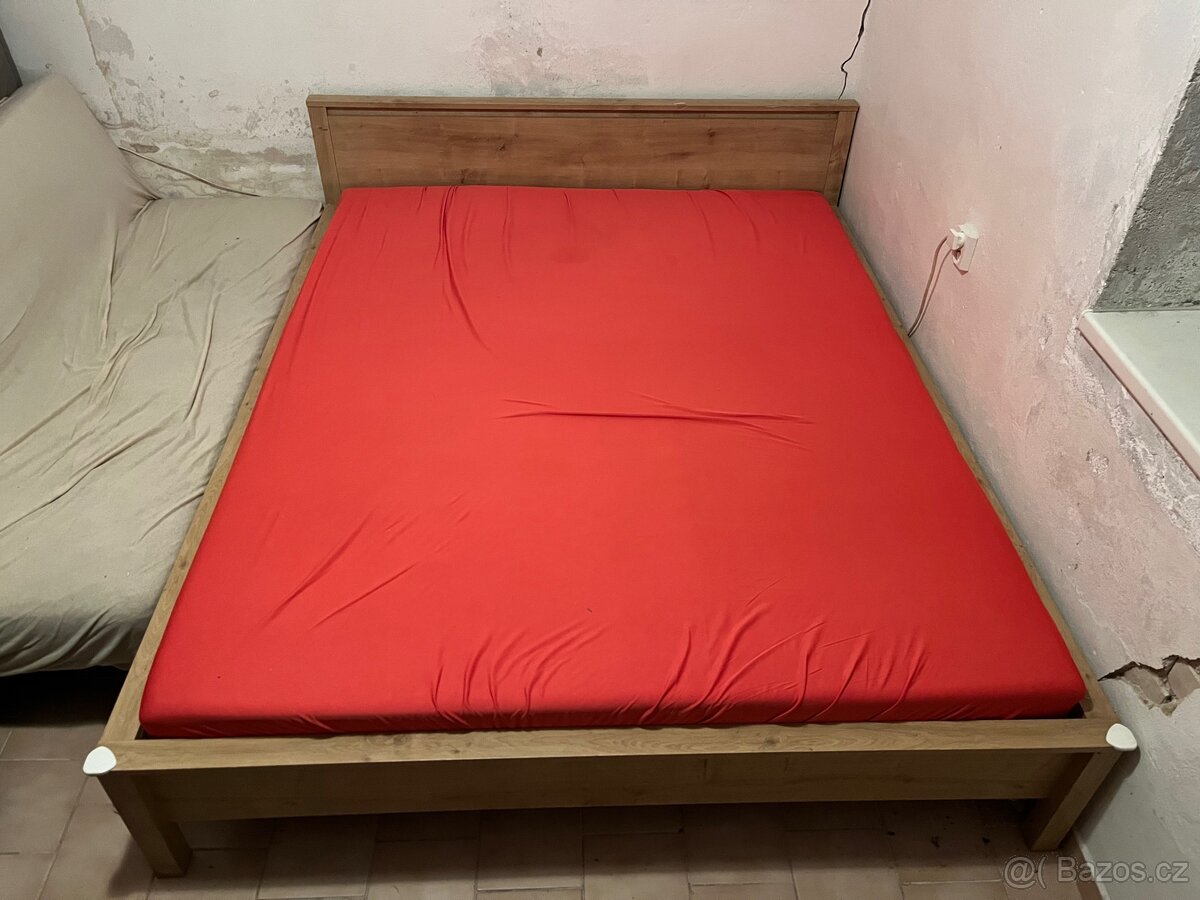 Manželská postel 160cm+ rošty+ 2x matrace