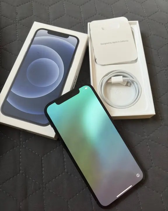 iPhone 12 (64 GB, černá)