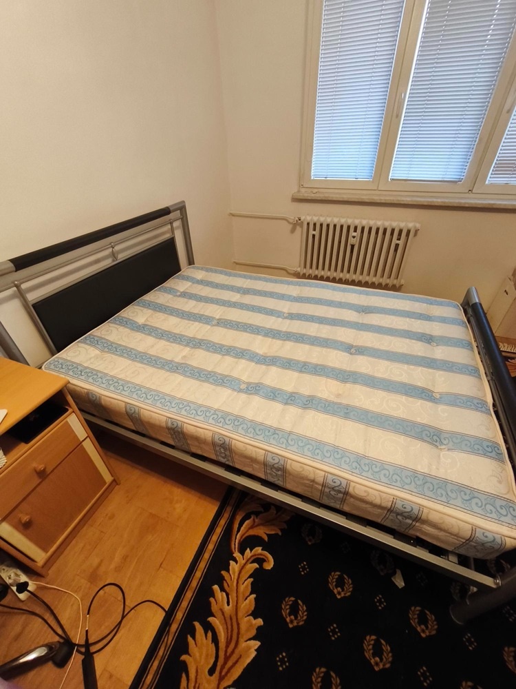 Prodám postel s matrací 150x200