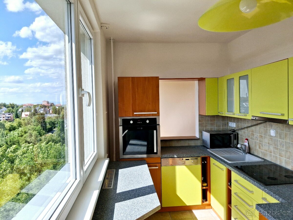 Slunný byt 3+1 s lodžií a garáží, 68 m², Stiborova, Olomouc