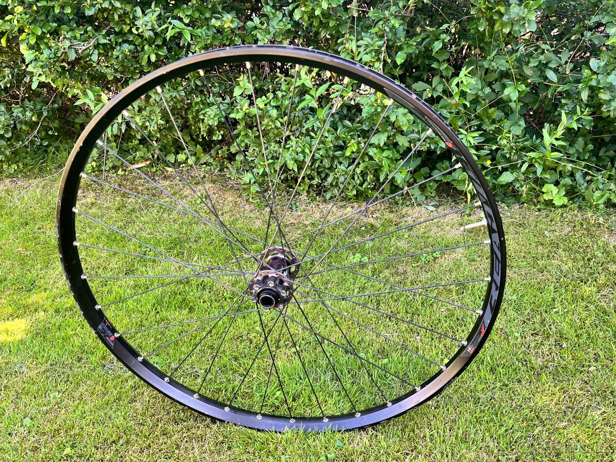 Přední kolo 29" boost 30mm ráfek TLR