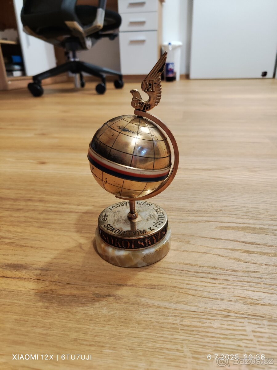 Prodám památný globus r.1948