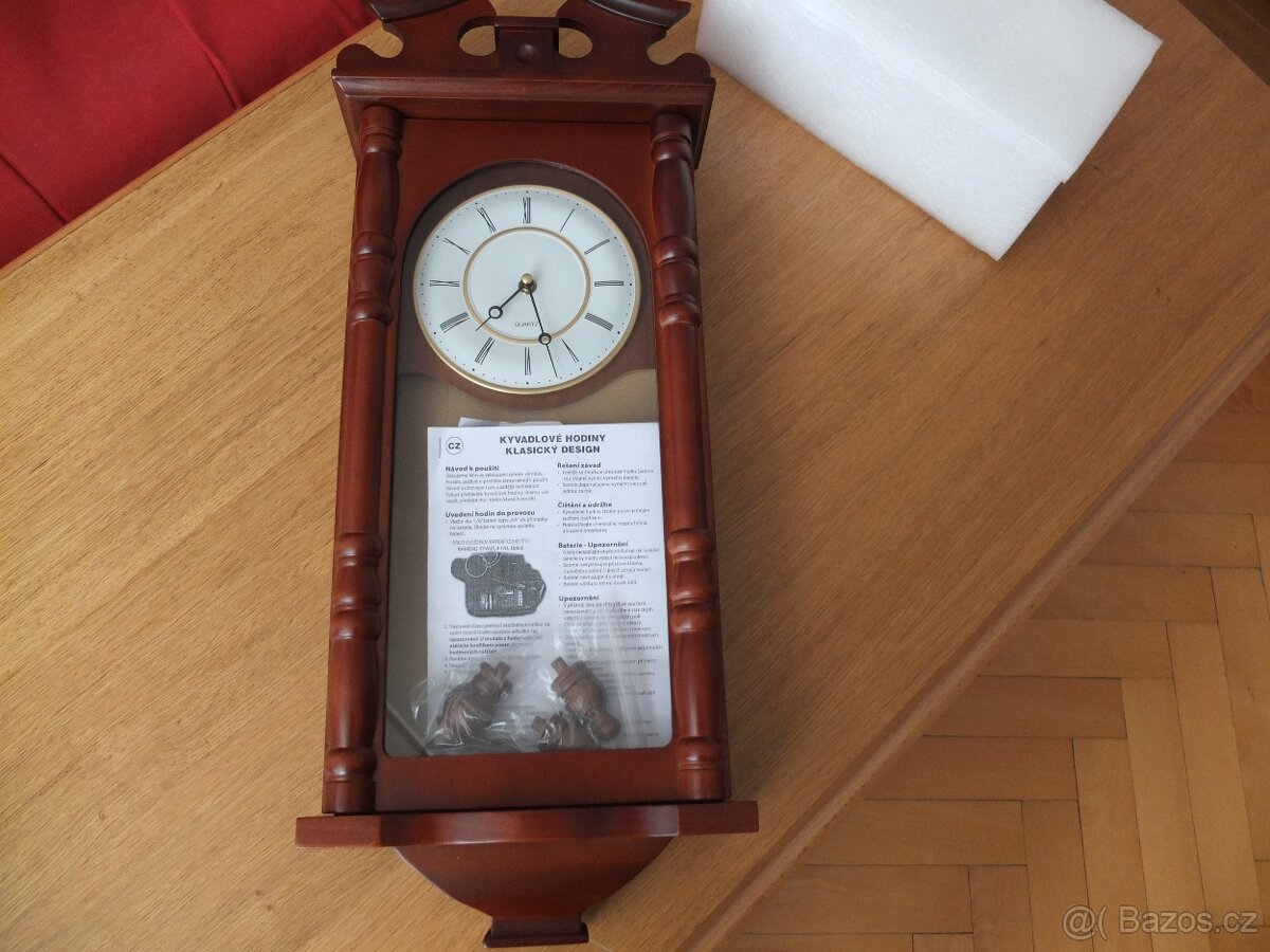 NÁSTĚNNÉ KYVADLOVÉ HODINY RETRO PENDLOVKY..