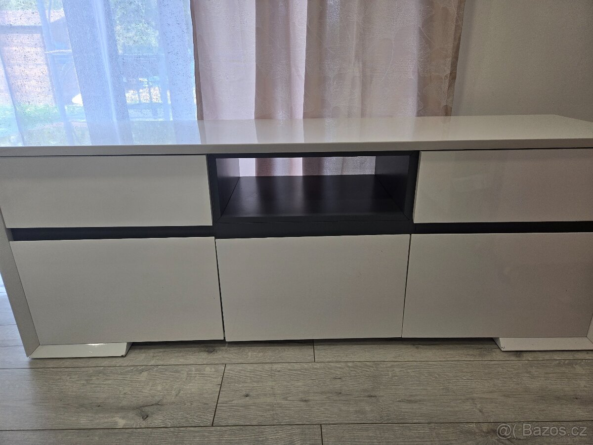Tv komoda