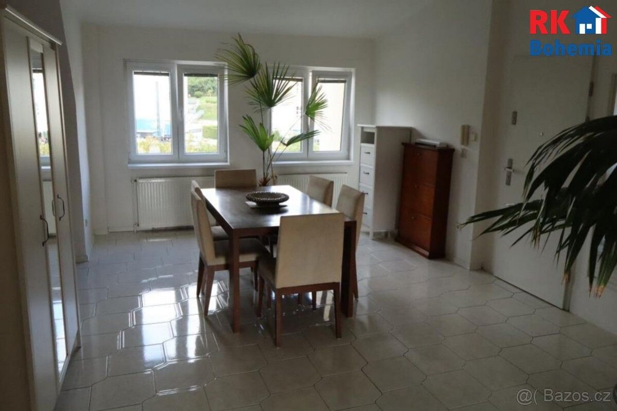 Krásný byt 3+kk o celkové ploše 77m2 ve 3NP s možností parko