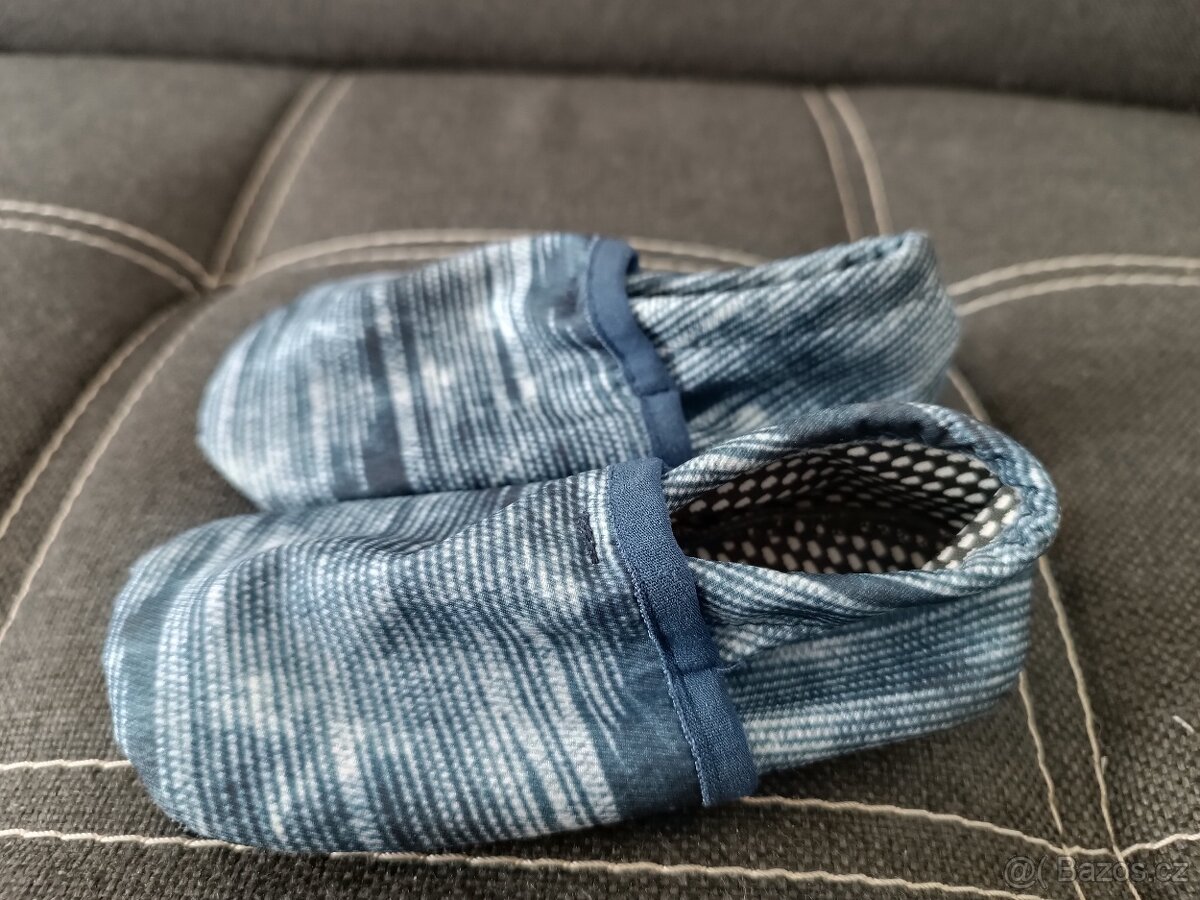 softshellové barefoot capáčky