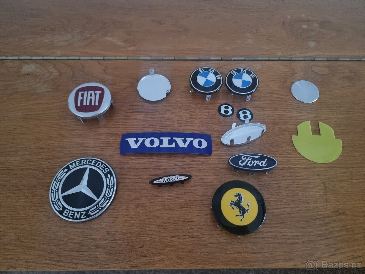 Hliníkové originální znaky aut