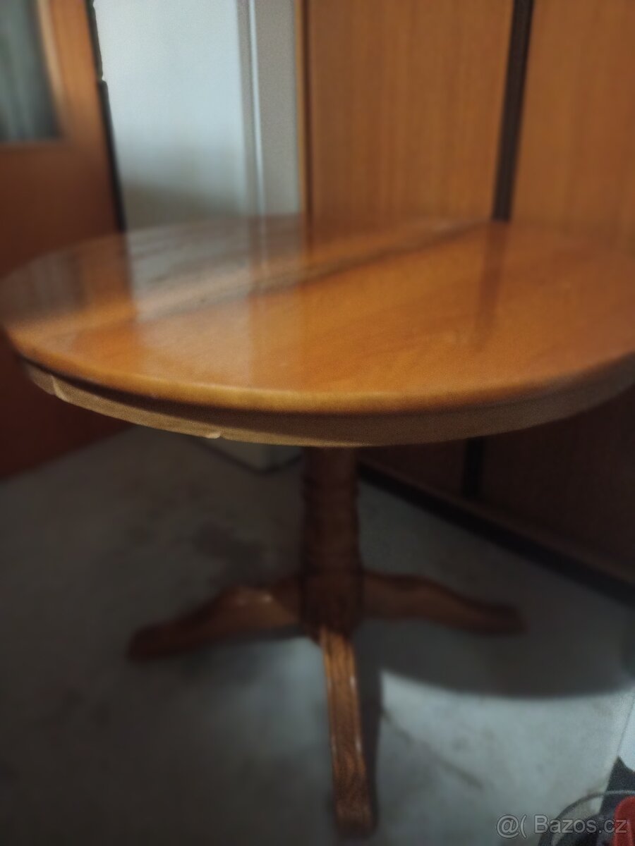 Kulatý(oválný) dřevěný rozkládací stůl