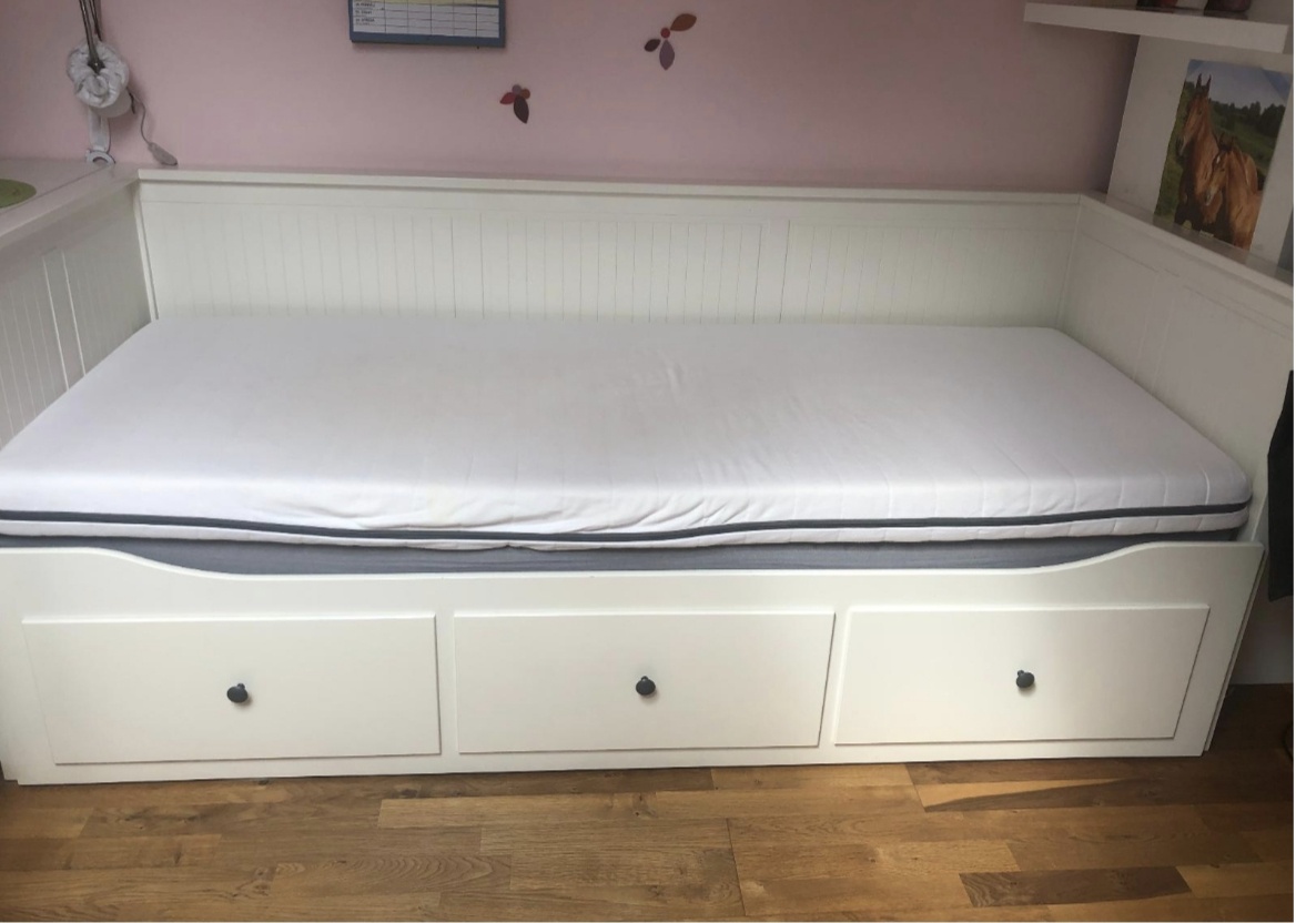 DOVOZ MOŽNÝ rozkládací postel IKEA HEMNES. Možno i matrace