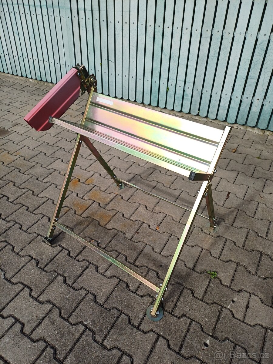 Koza na řezání dřeva s držákem na řetězovou pilu