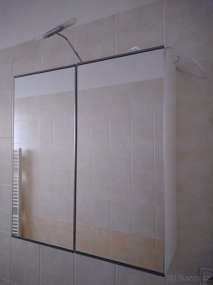 SVĚTLO NA KOUPELNOVOU SKŘÍŇKU