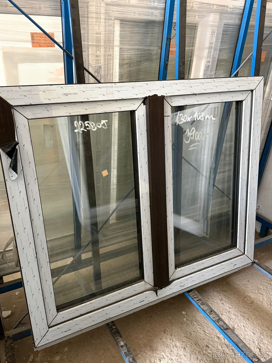 okno plastové 130x108 cm NOVÉ se sloupkem,2 křídlé barva bah