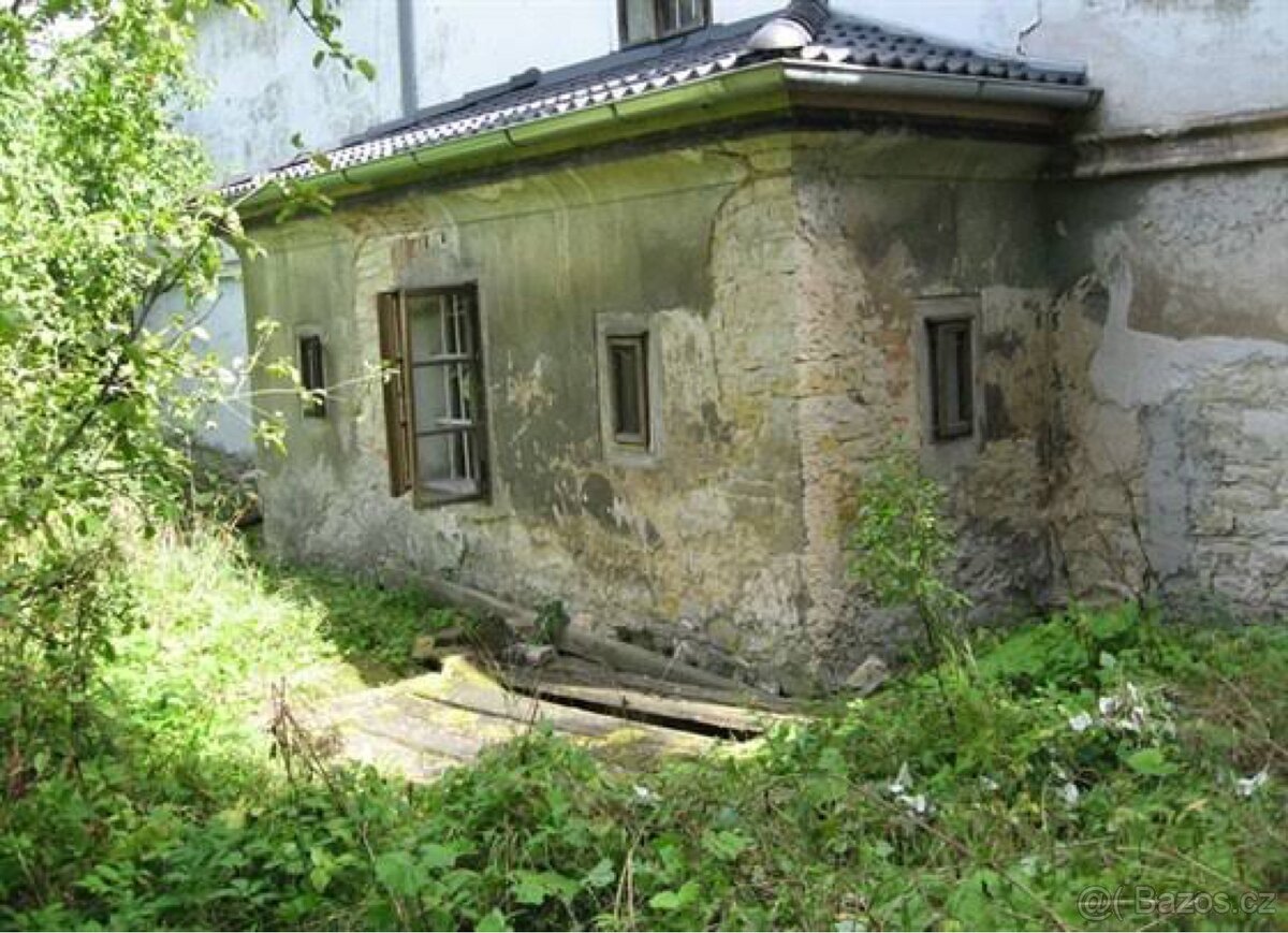 Pozemek, nebo starý domek v Pelhřimově nabídněte.
