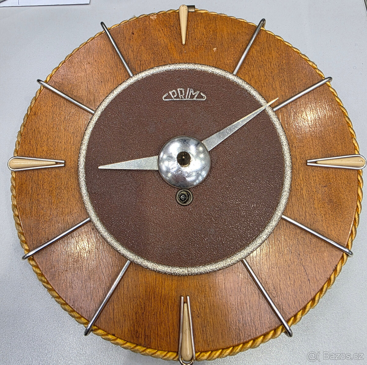 Nástěnné hodiny Prim