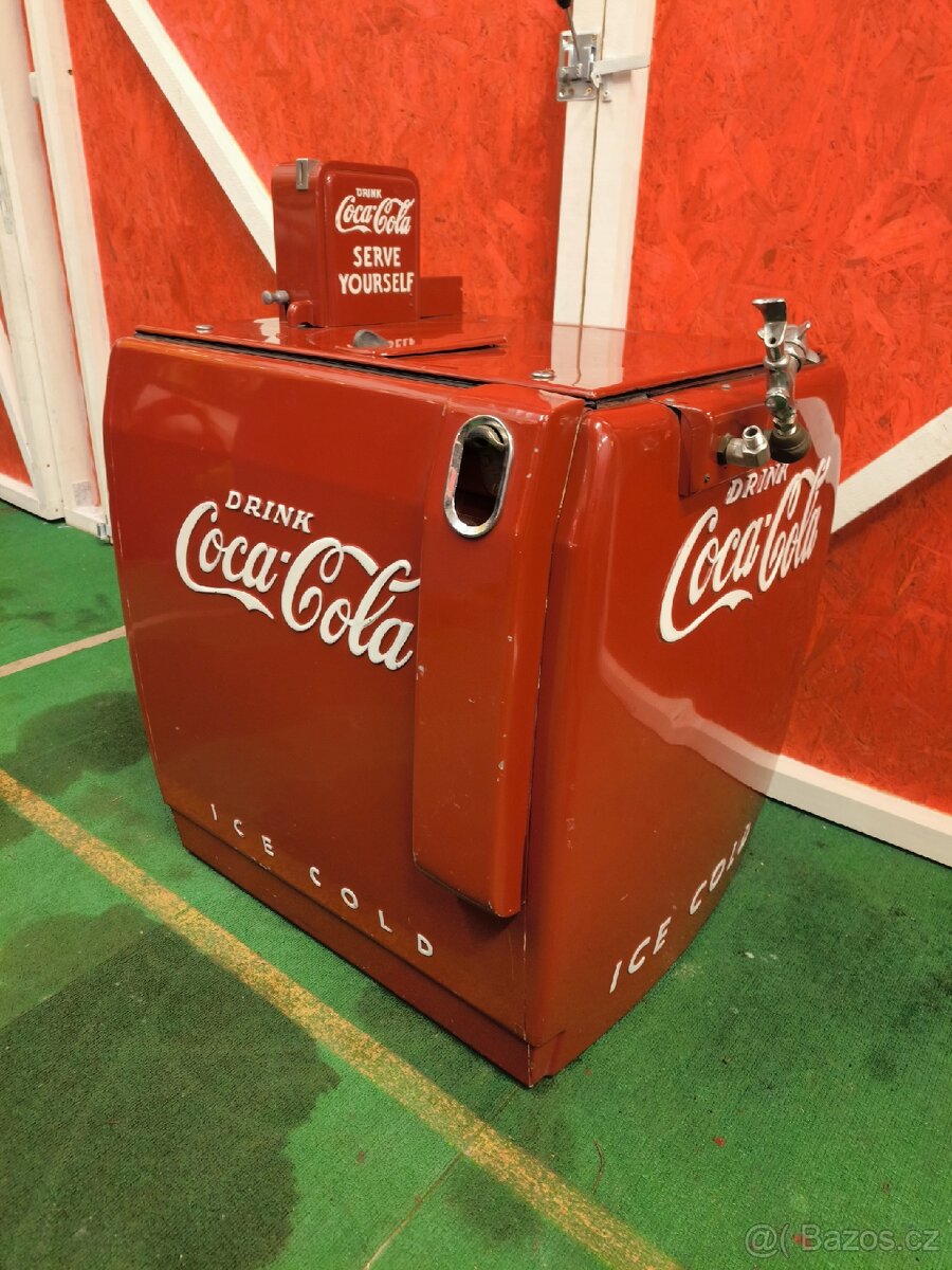 automat na Coca Colu vendo Machine