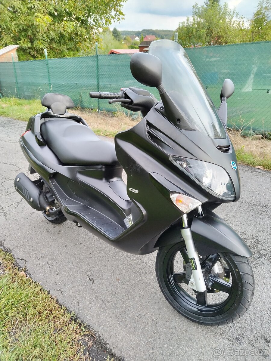 Piaggio X EVO 125