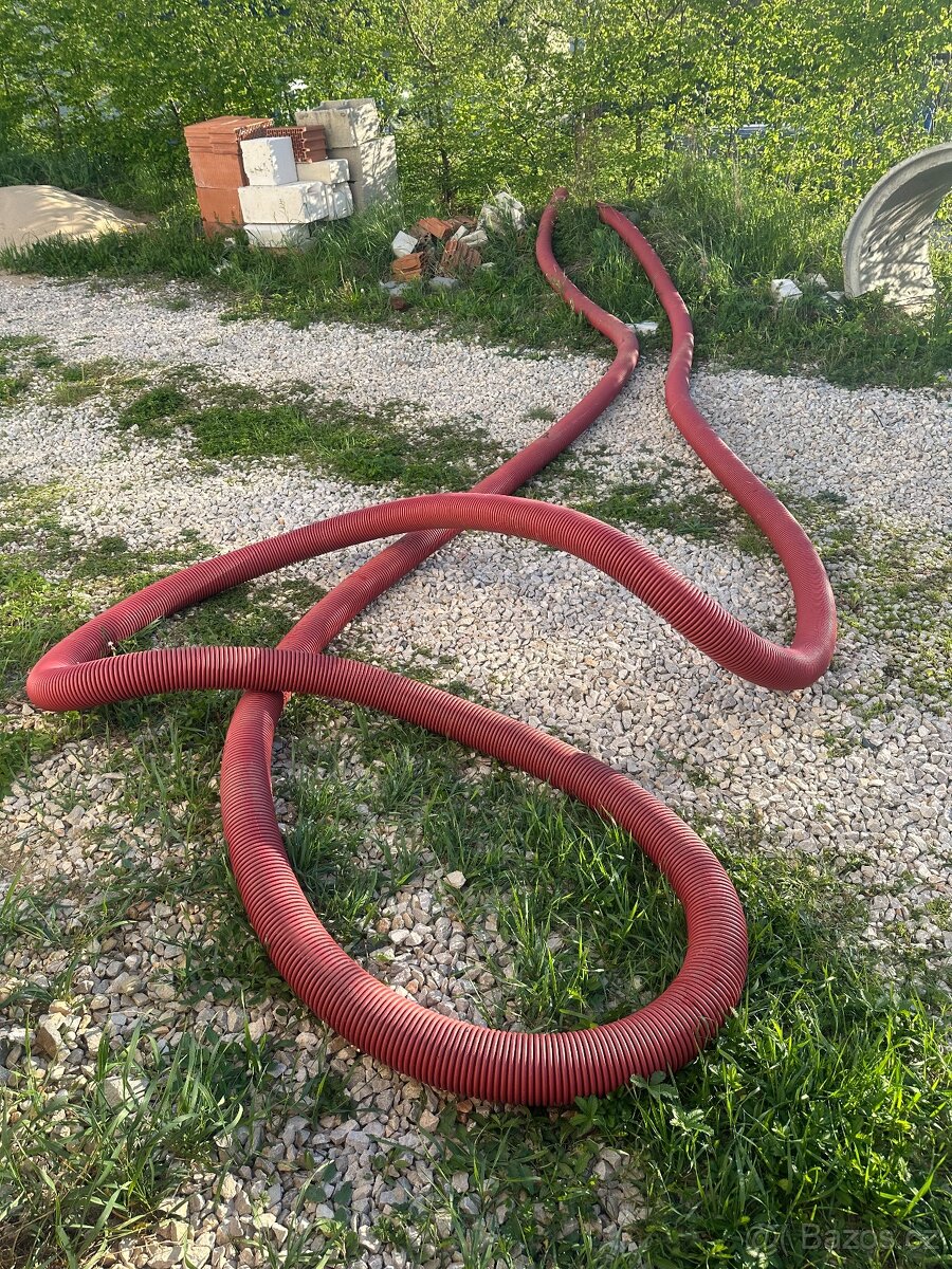 Ohebná neperforovaná trubka na dešťové svody