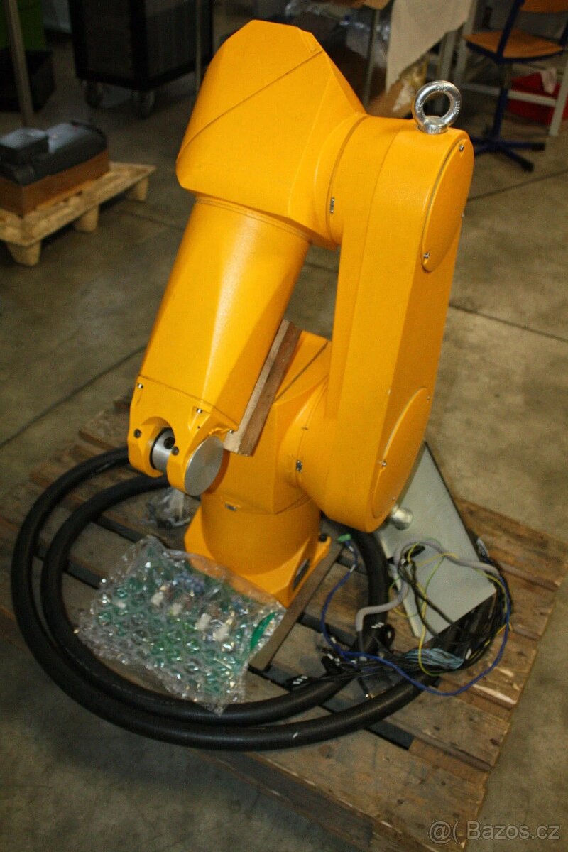 Stäubli RX90 RX 90 6osé robotické rameno se 6 servomotory CN
