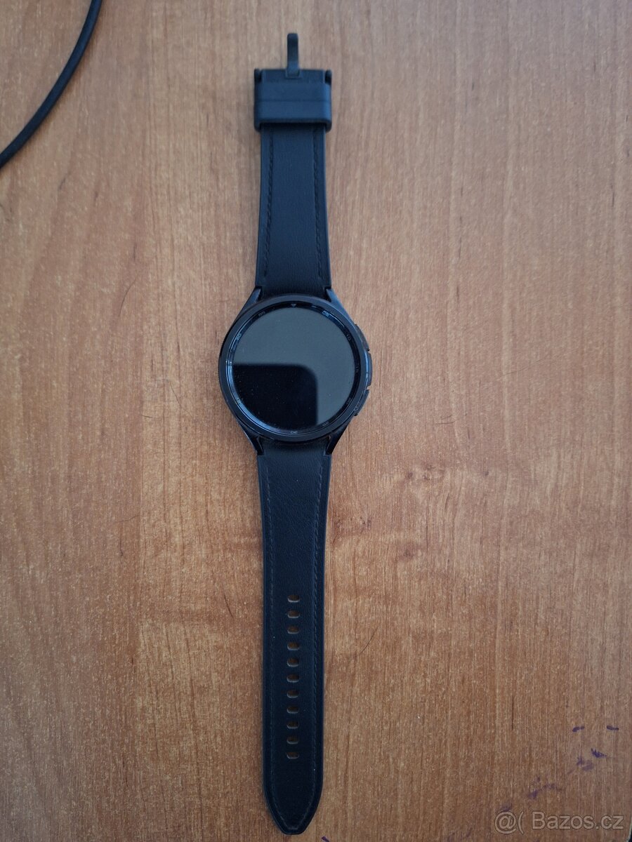 Samsung Galaxy Watch 6 47mm + nabíjecí stanice