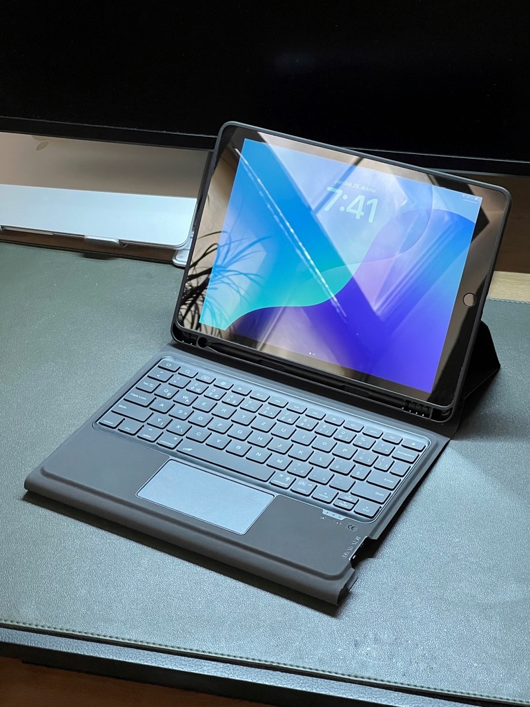 Pouzdro na iPad s klávesnicí
