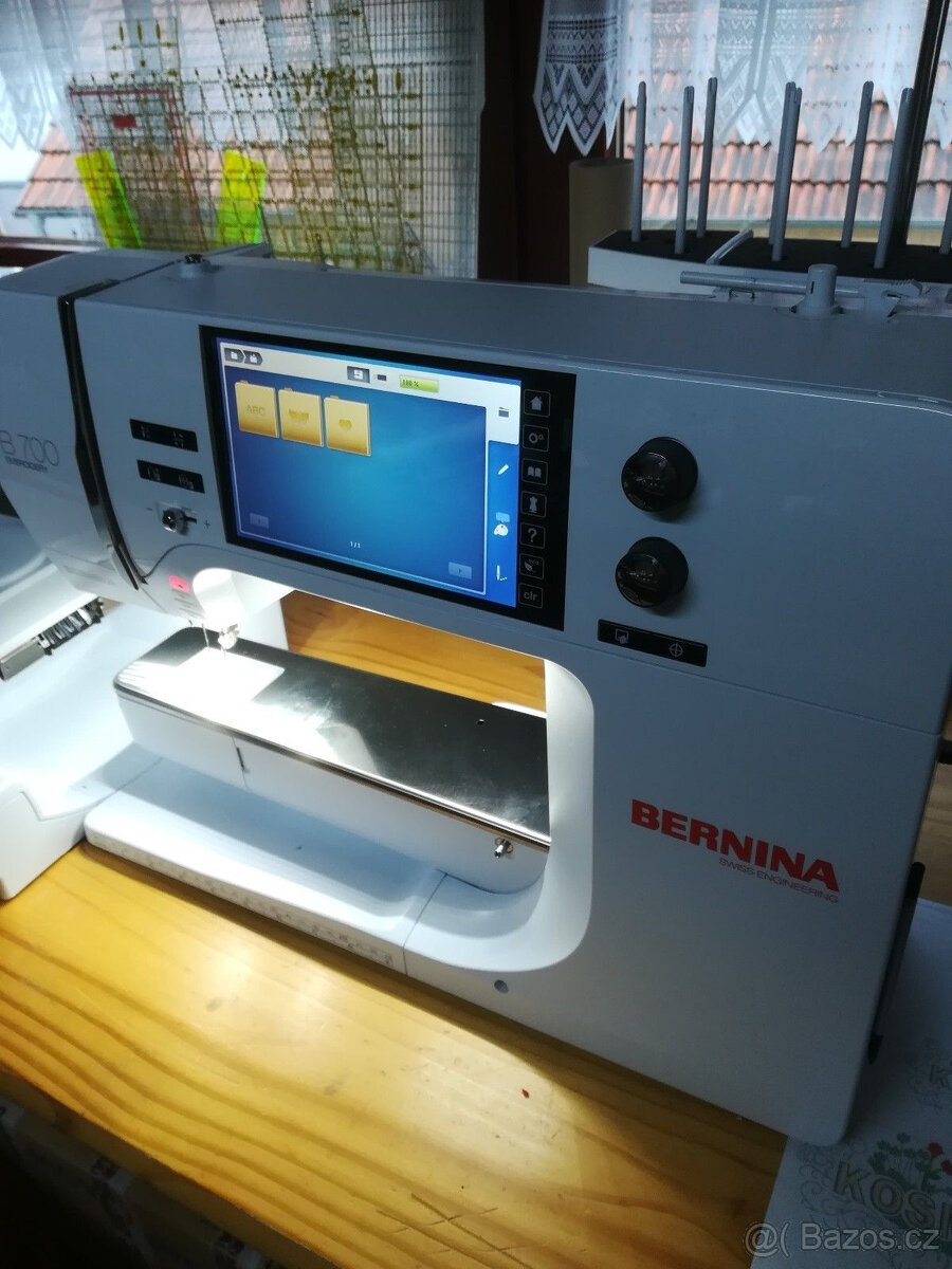 Vyšívací stroj Bernina 700 včetně vyšívacího modulu