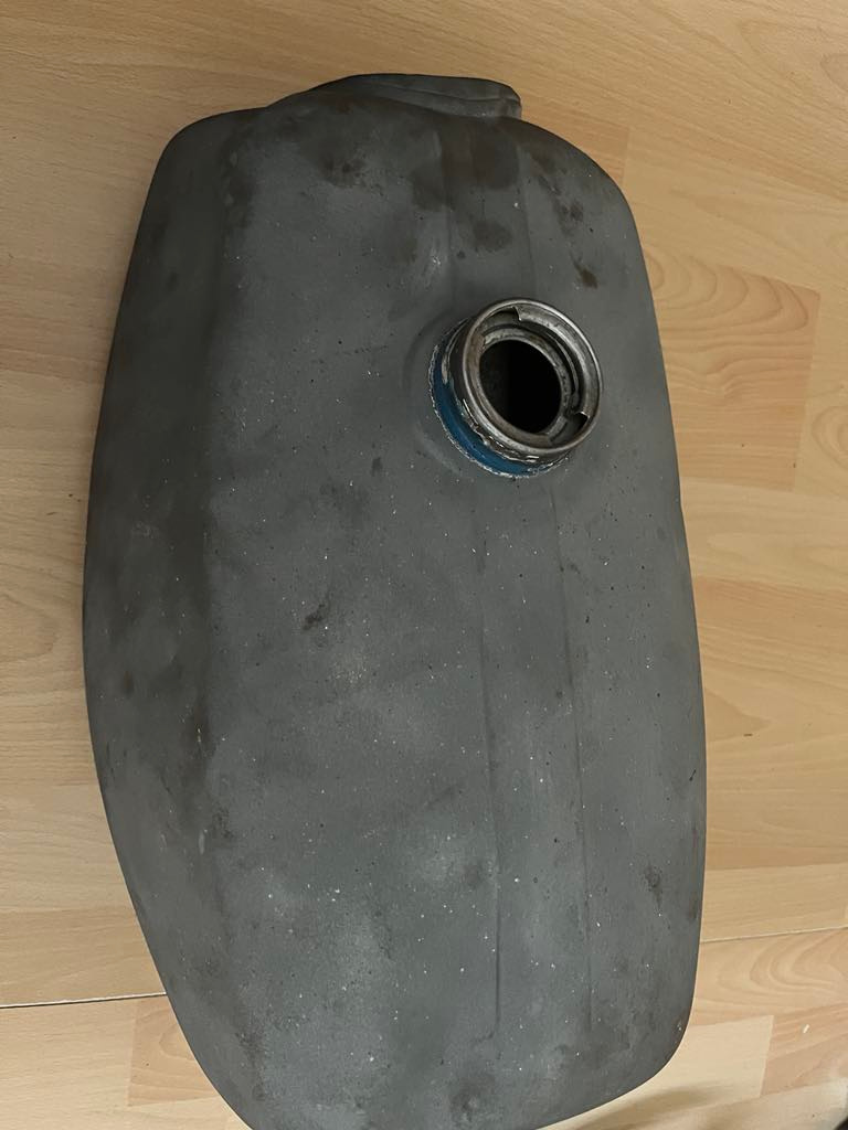 Prodám opískovanou nádrž Simson S51