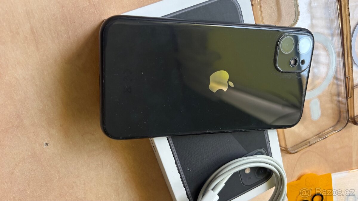 iPhone 11 64gb výborný stav