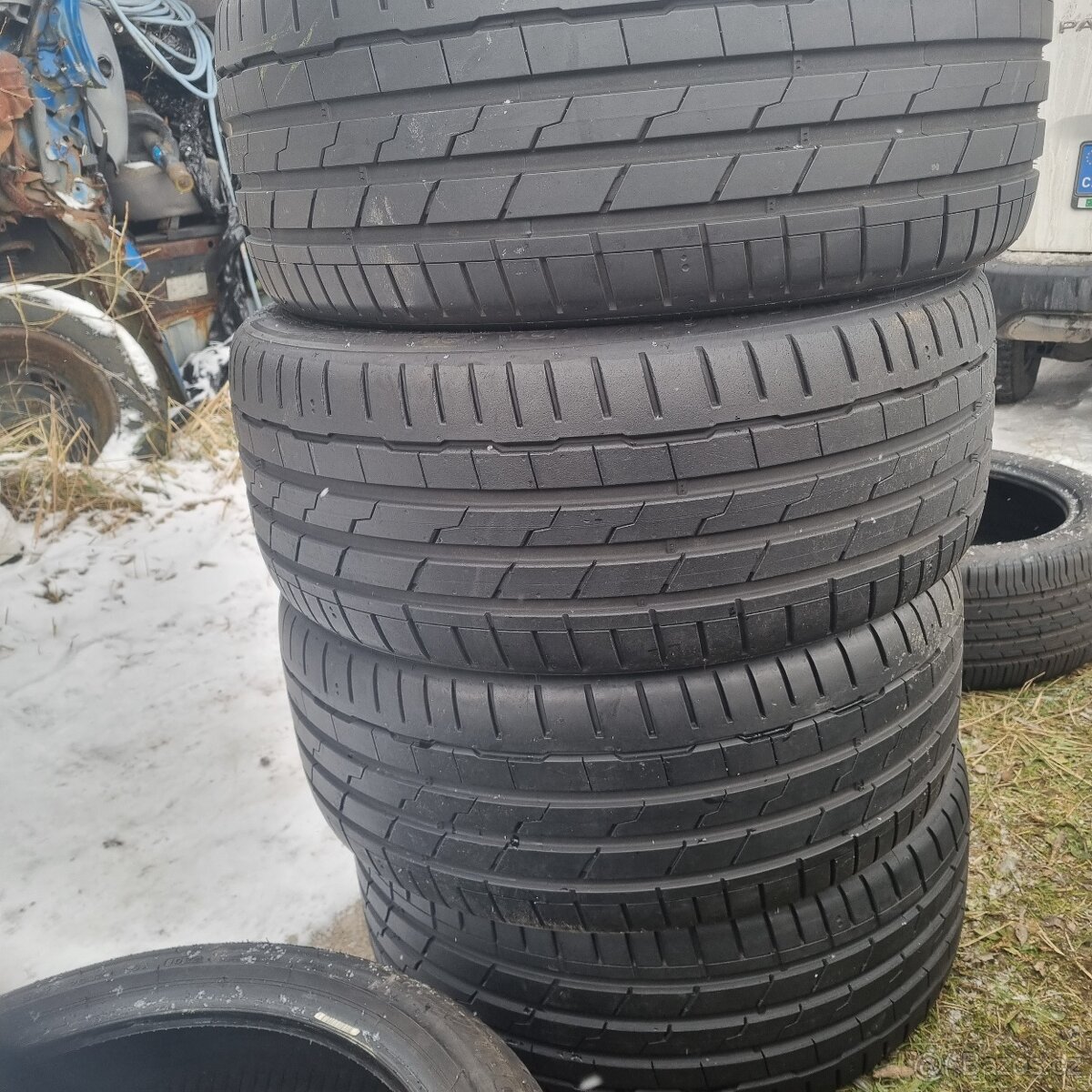 Hankook 235/40/19 letní sada 4ks jak nov