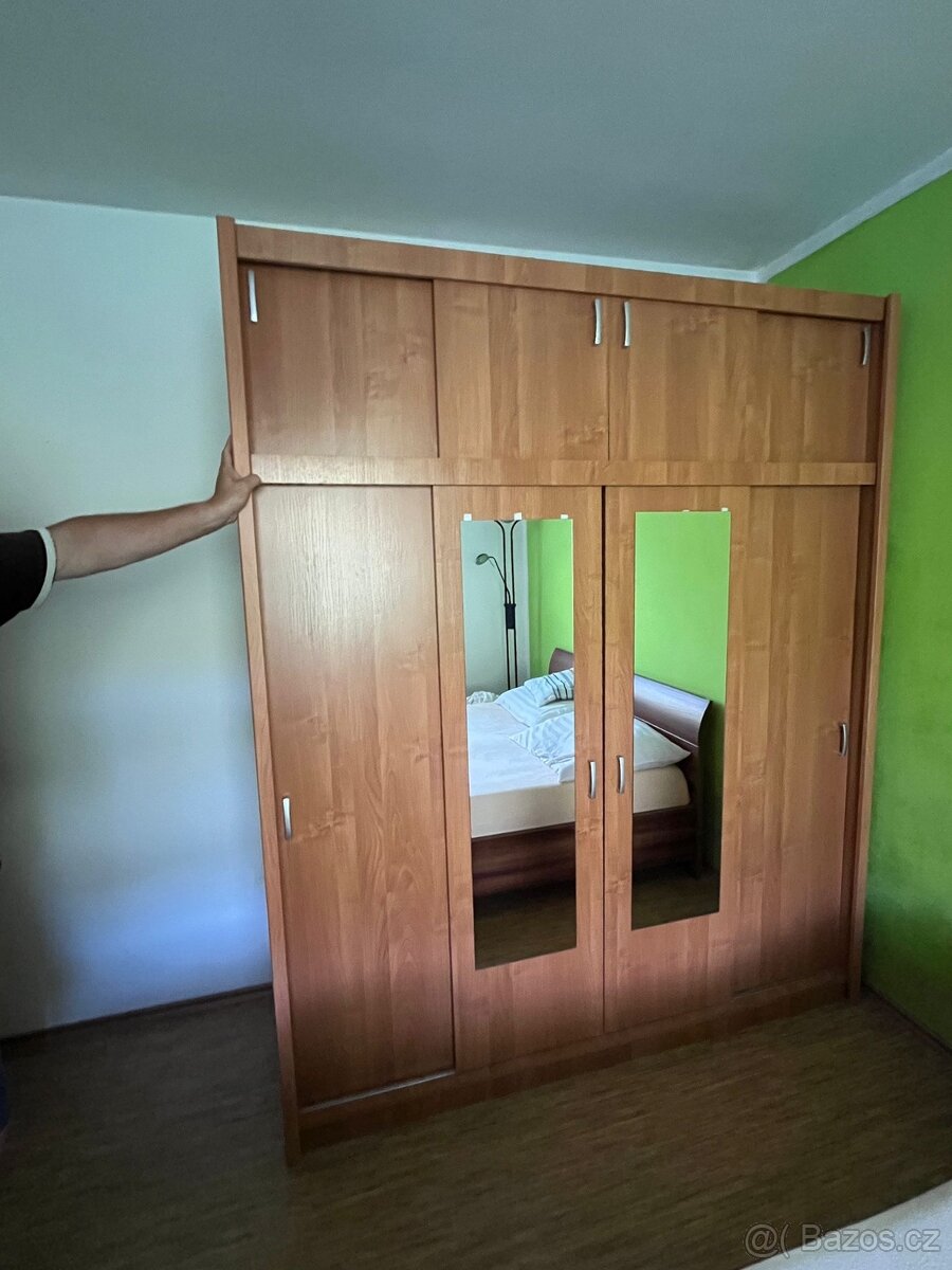 Skříň