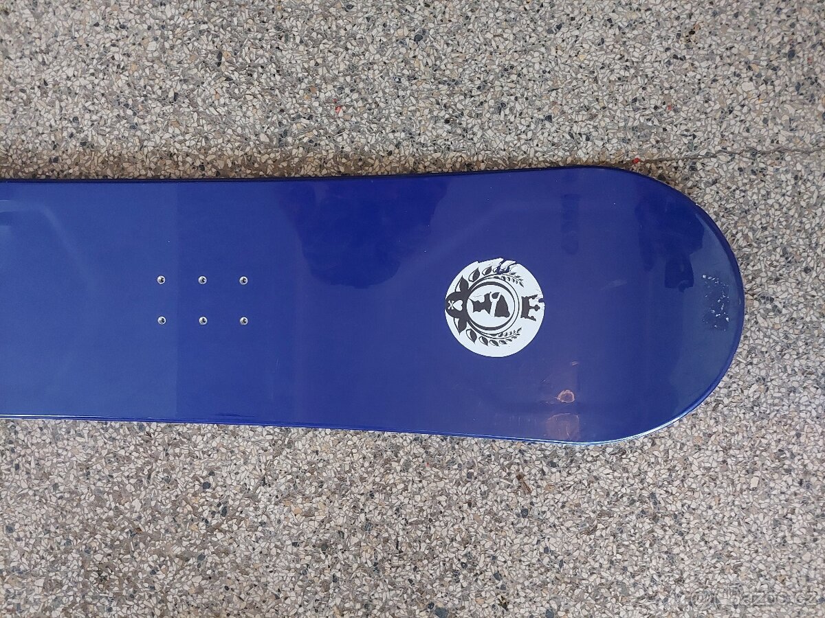 Nový snowboard modrý - skluznice logo Tatranky délky 149 cm