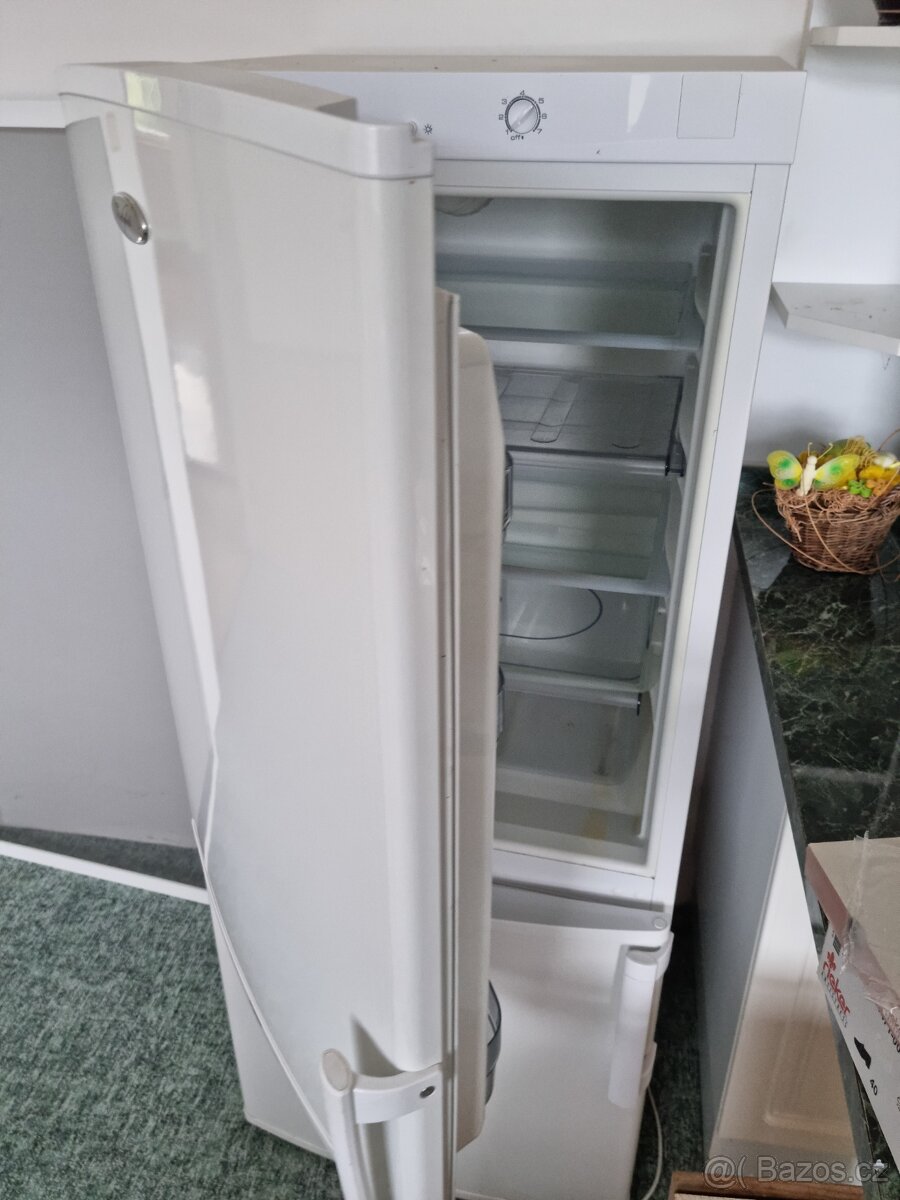 Lednička s mrazákem whitpool