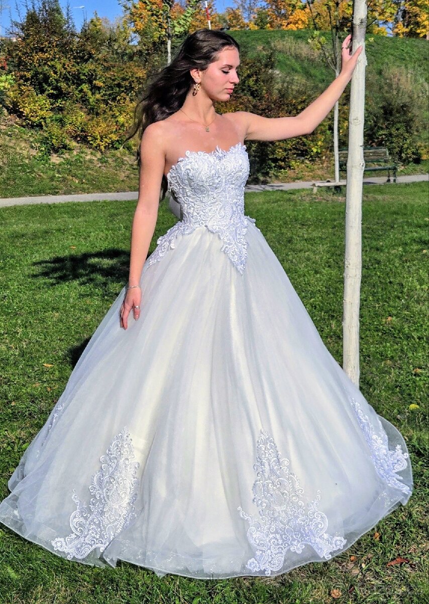 LUXUSNÍ korzetové svatební šaty LILI