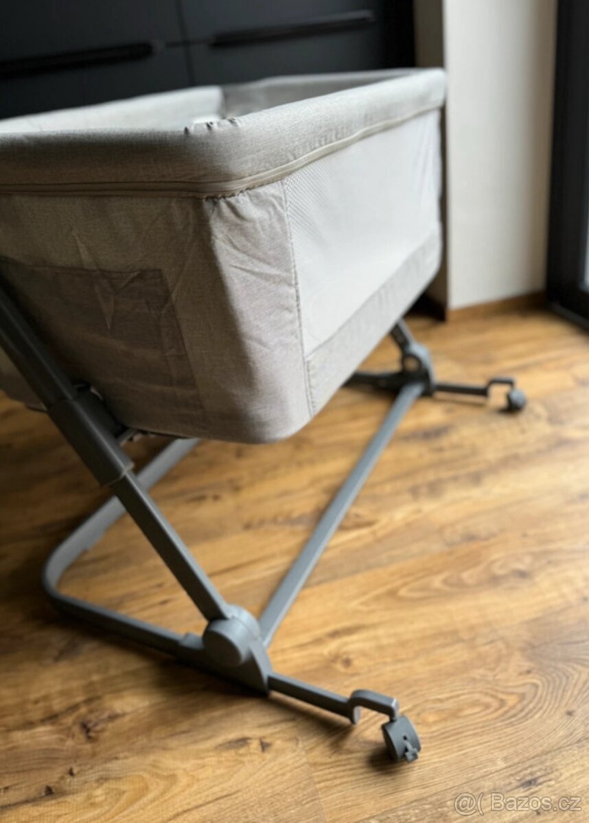 SKIDDOU Natt polohovatelná postýlka