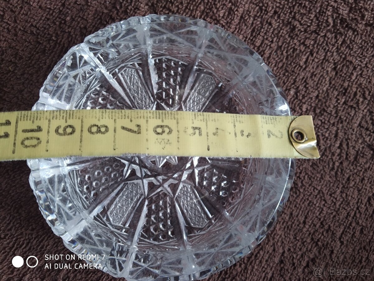 Masivní broušené sklo - popelnik