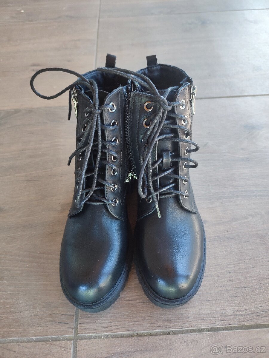 Dívčí boty Baťa vel. 34