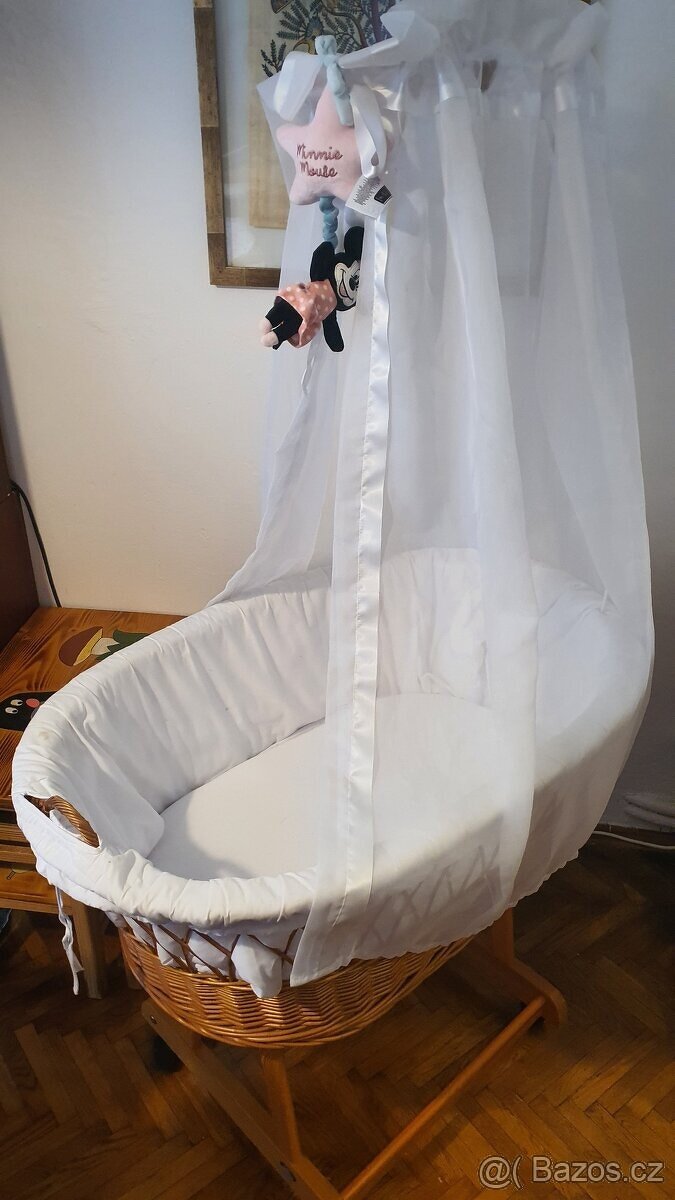 Proutěný košík na miminko