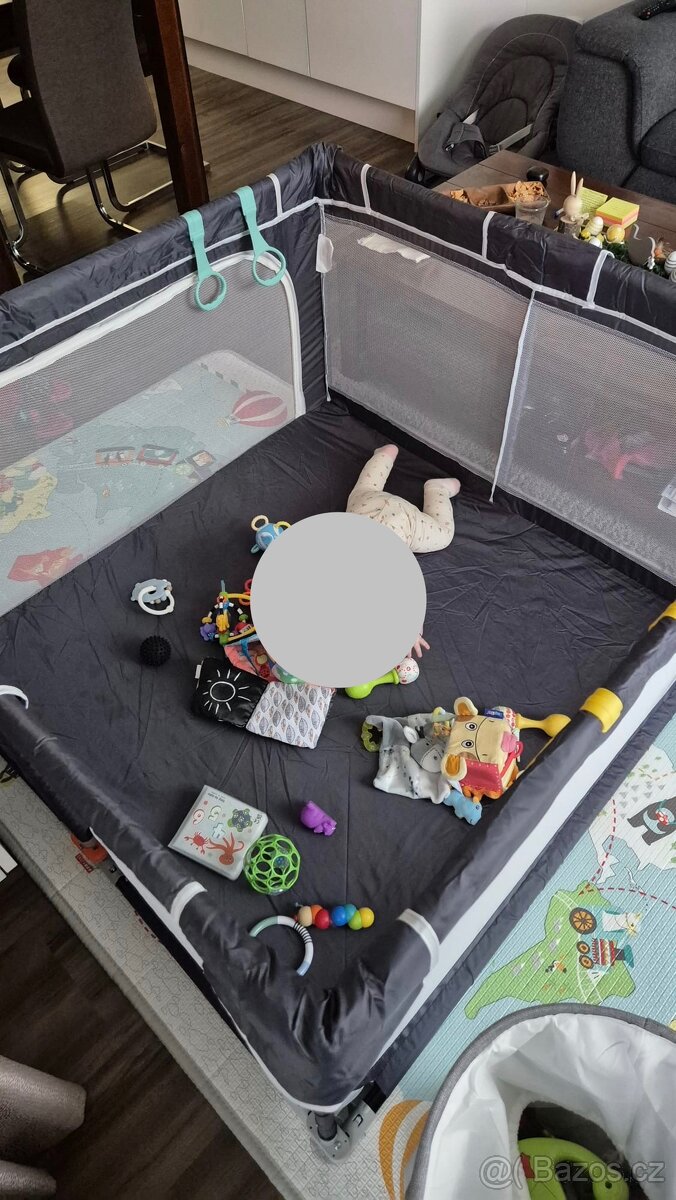 COSTWAY Skládací dětská ohrádka 124 x 124 cm