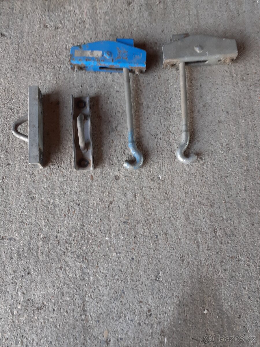 prodam dvojmontaz sponovaky 2 kus na traktor Deere/ Massey F