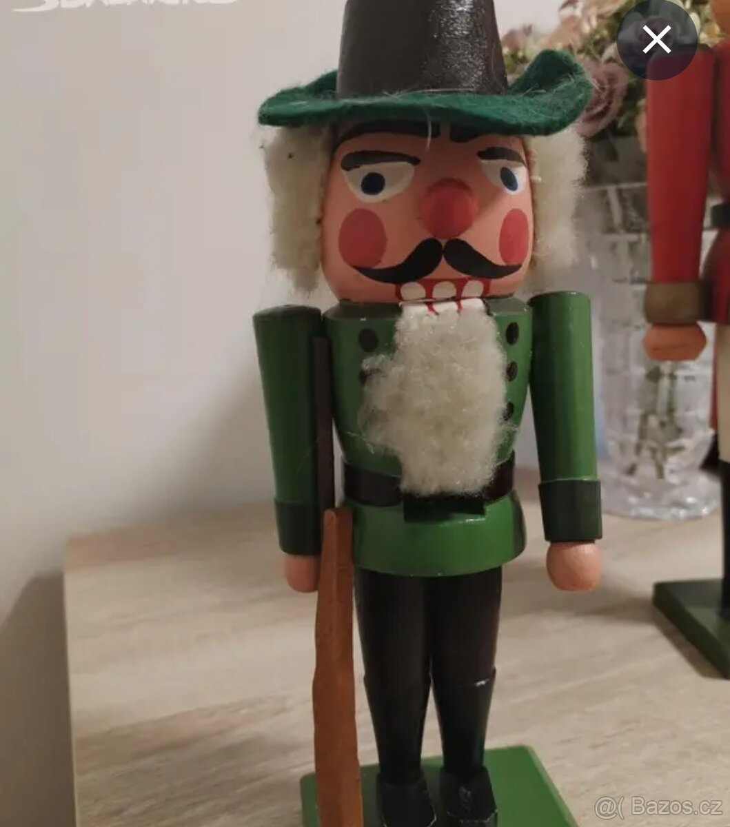 Louskáček dřevěný starý.