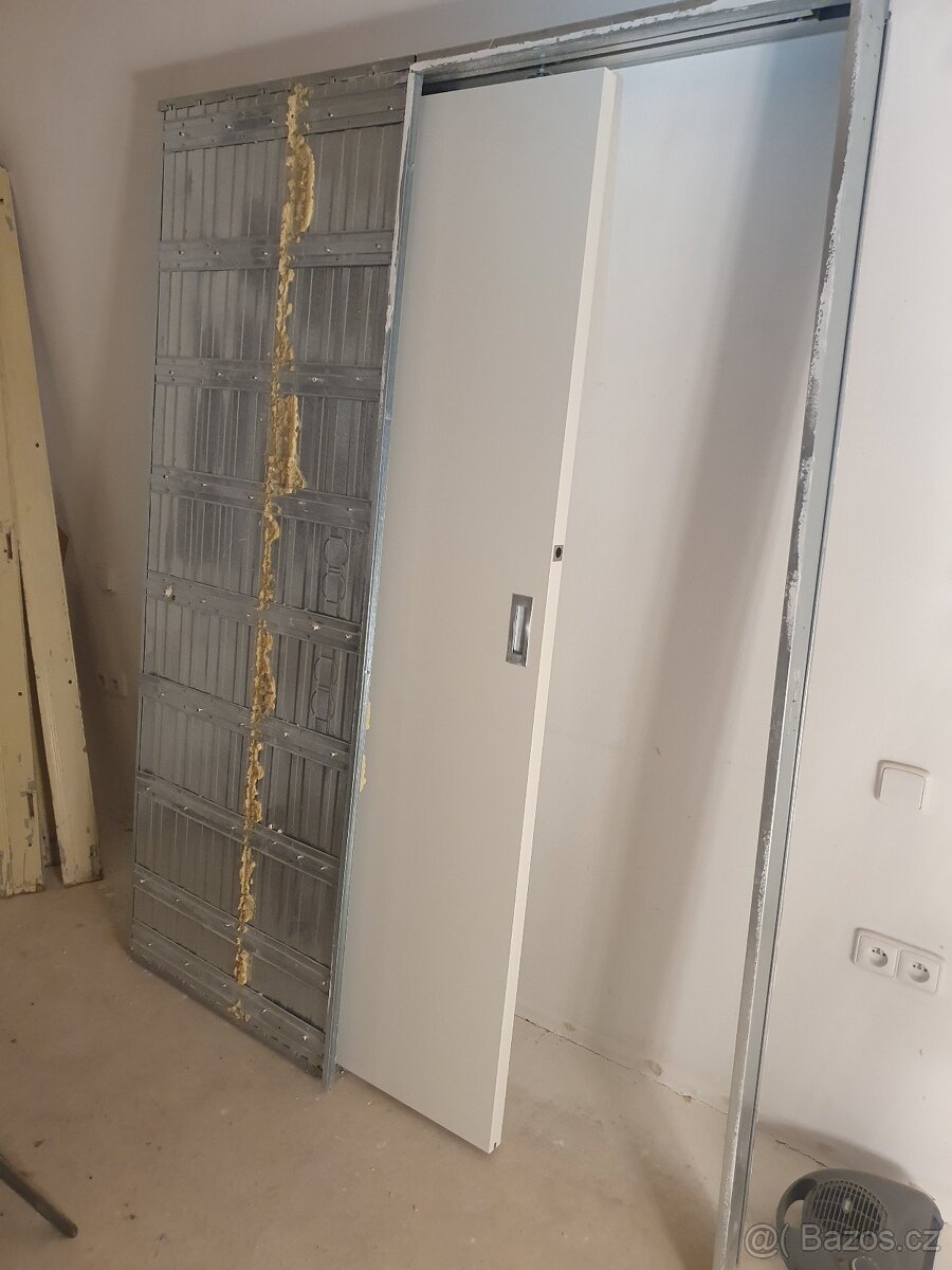 Posuvné dveře s pouzdrem