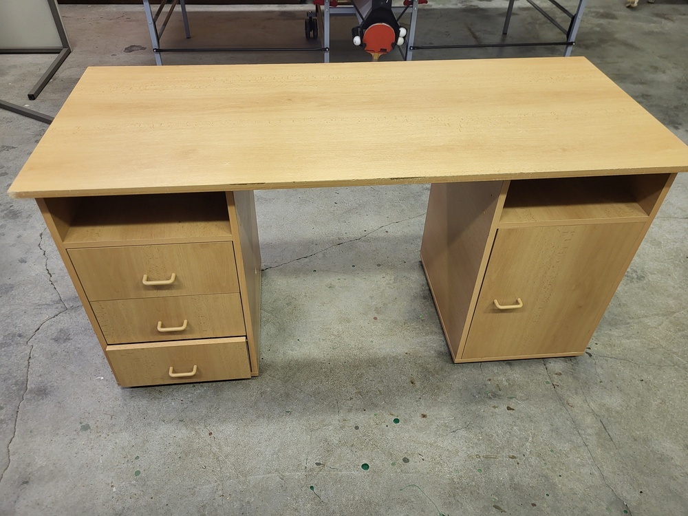 psací stůl za odvoz