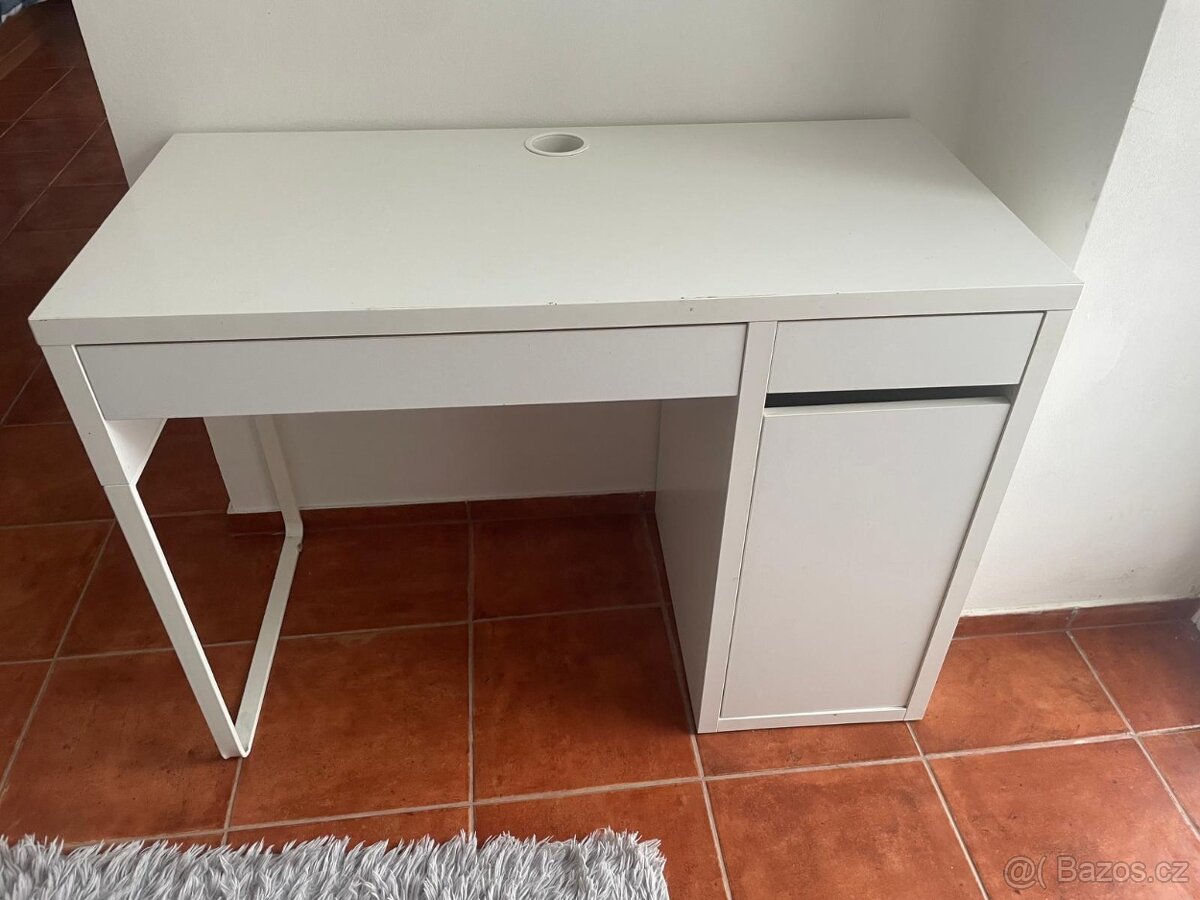 Psací stůl IKEA