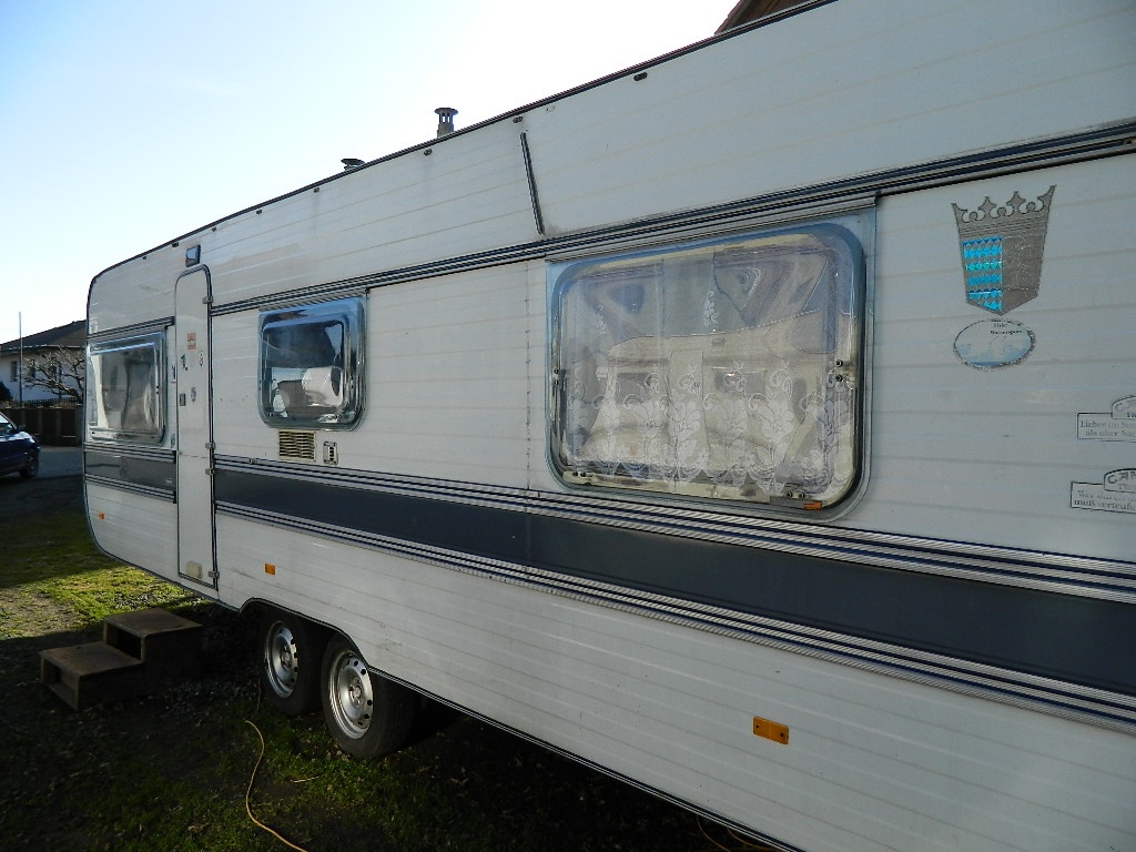 Velký dvouosý karavan Adria pro 7 osob