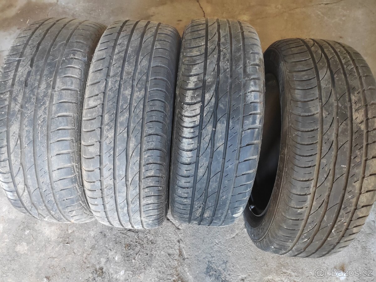 Pneumatiky na discích 195/60 R15